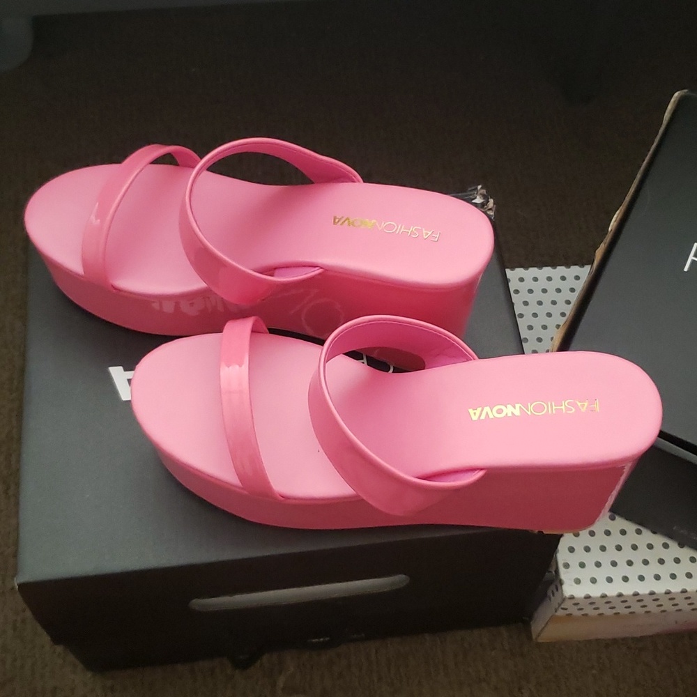 Spring Sandals NWT Platform / Wedges Pink slip on sandals Summer Sandals